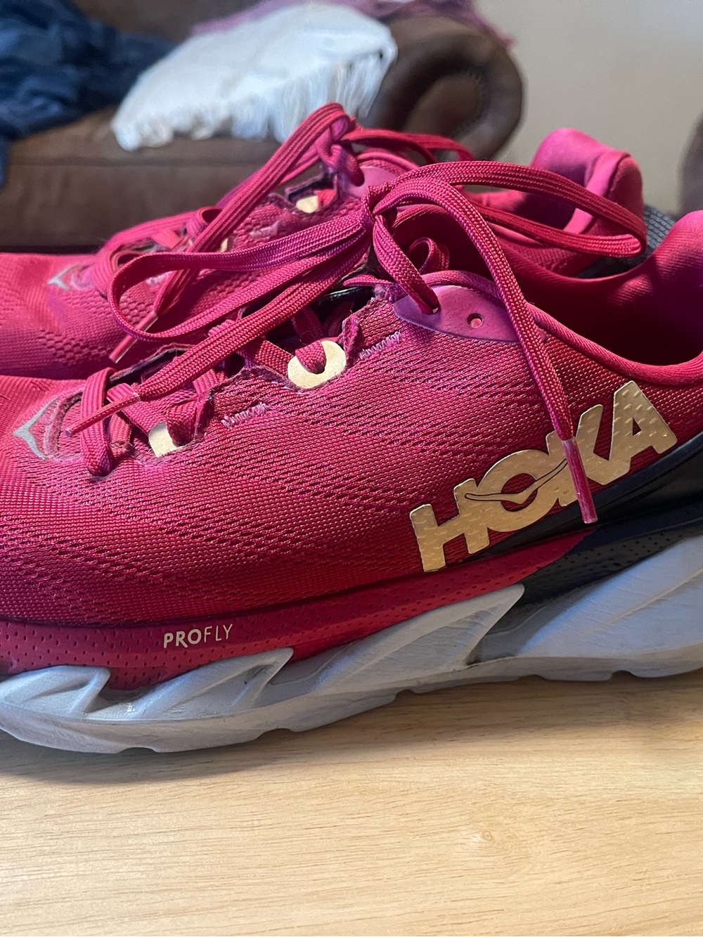 Hoka One One Elevon  2 Women's 9 Cushioned Running Shoes M 1106478 Pink
